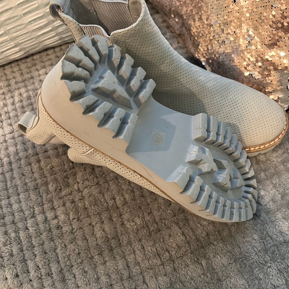 Womens grey boots - Picture 2 of 3